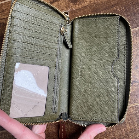 SOLD- Michael Kors wallet - Picture 4 of 10